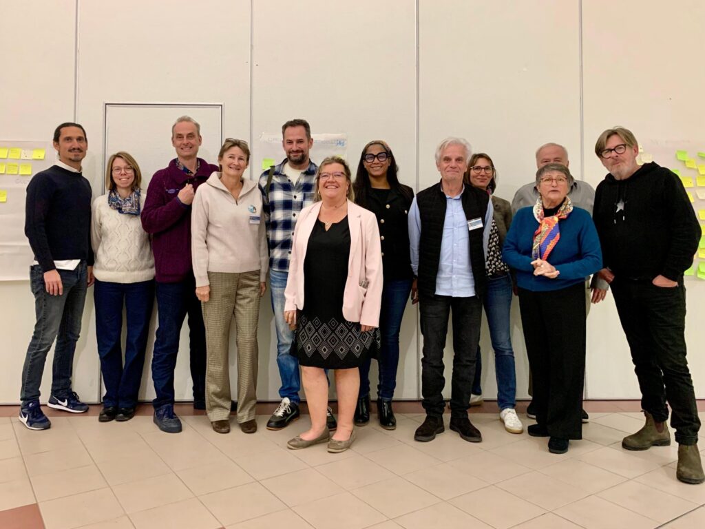 Photo de plusieurs membres de l'équipe Cancale & Vous lors d'un des ateliers participatifs de novembre 2025