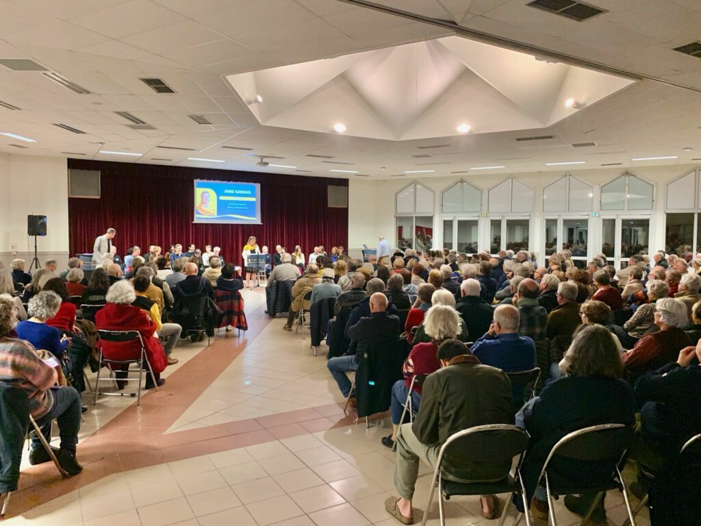Salle Cancaven lors de la réunion publique du 23 février
