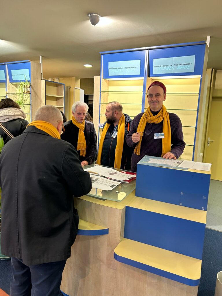 Quelques membres de l'équipe Cancale & Vous lors de la soirée d'inauguration du local de Campagne au 2 Av. du Général de Gaulle